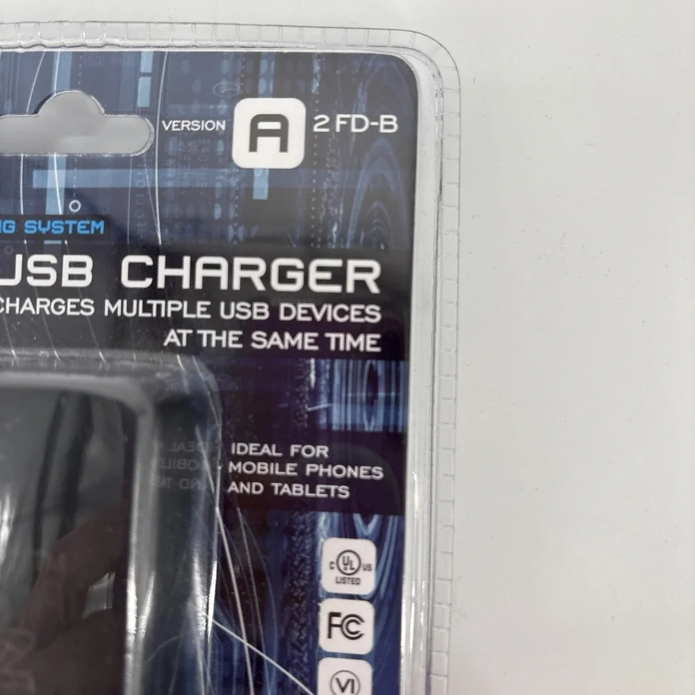 EZ Collection 2 Port USB Charger New In Box